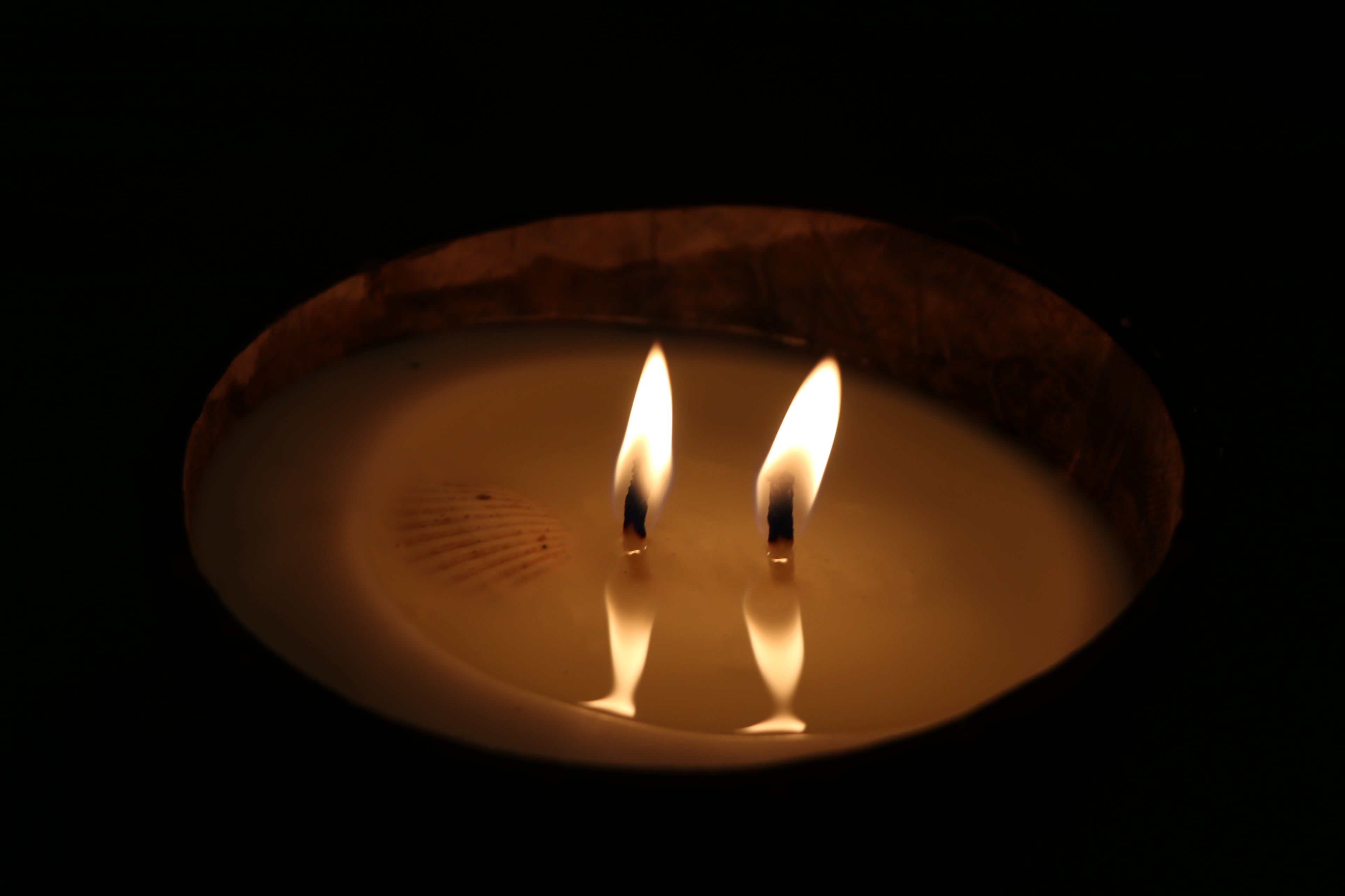 Peek-a-Boo Sand-Bank Coconut Shell Candle